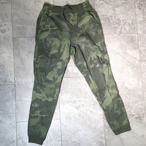 Under Armour ColdGear Camo Joggers Men’s Medium Loose Fit Fleece Lined Pants